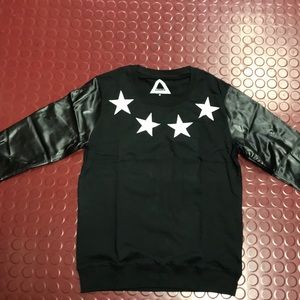 Sweatshirt with a polyester sleeve